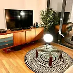 Apartamento 2 Bedroom Mauerpark-apartment, Mitte View Calendar