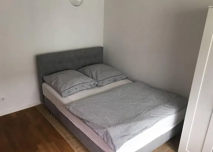 2 Bedroom Mauerpark-apartment, Mitte View Calendar شقة برلين