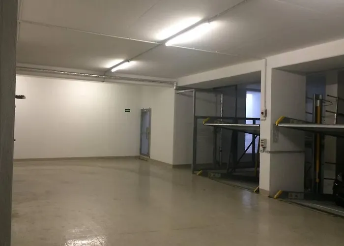 2 Bedroom Mauerpark-apartment, Mitte View Calendar * برلين