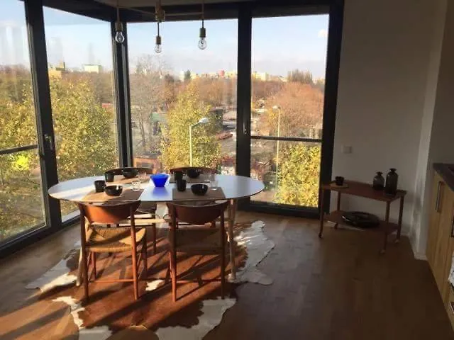 2 Bedroom Mauerpark-apartment, Mitte View Calendar *