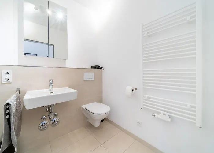 2 Bedroom Mauerpark-apartment, Mitte View Calendar شقة برلين