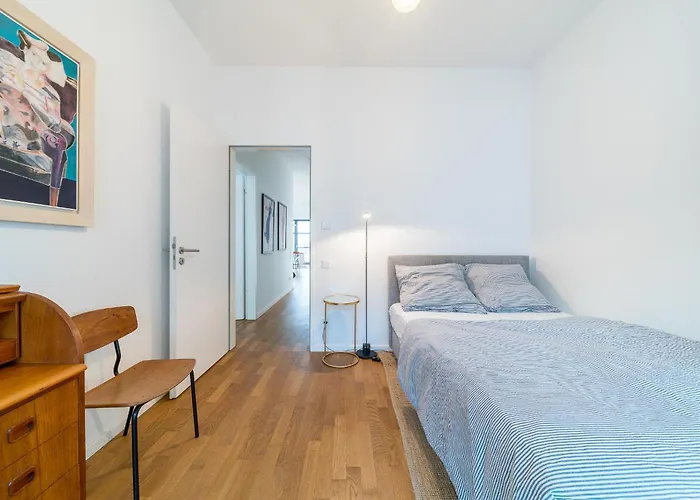 2 Bedroom Mauerpark-apartment, Mitte View Calendar شقة *
