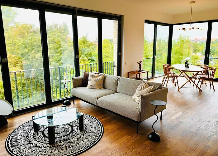 2 Bedroom Mauerpark-apartment, Mitte View Calendar شقة *