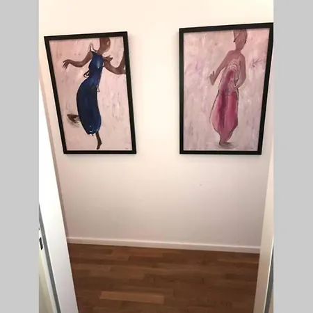 2 Bedroom Mauerpark-apartment, Mitte View Calendar Daire *