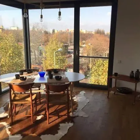 2 Bedroom Mauerpark-apartment, Mitte View Calendar *