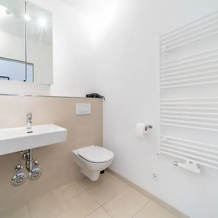 2 Bedroom Mauerpark-apartment, Mitte View Calendar Daire Berlin