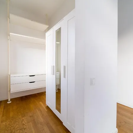 2 Bedroom Mauerpark-apartment, Mitte View Calendar Appartement