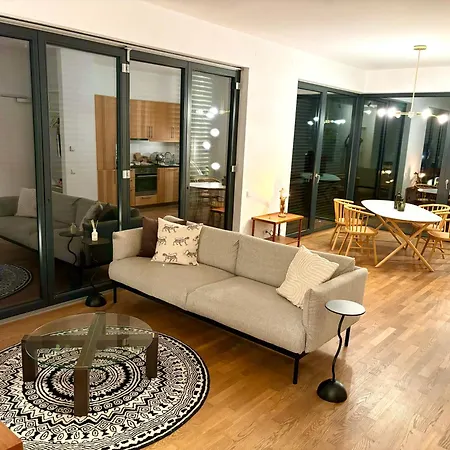 2 Bedroom Mauerpark-apartment, Mitte View Calendar