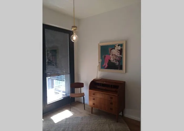 2 Bedroom Mauerpark-apartment, Mitte View Calendar