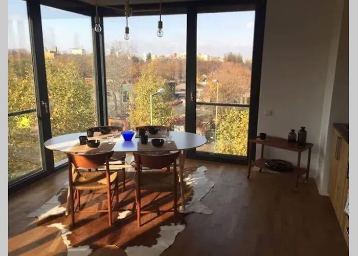 2 Bedroom Mauerpark-apartment, Mitte View Calendar *
