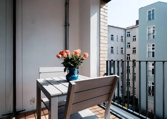 Apartamento 2 Bedroom Mauerpark-apartment, Mitte View Calendar