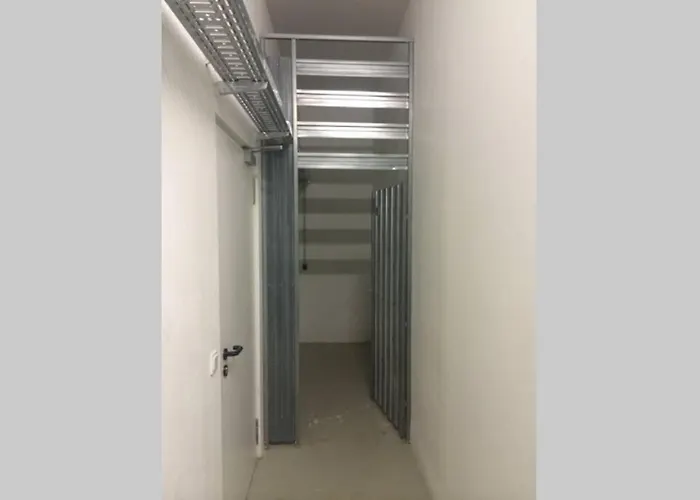 Apartamento 2 Bedroom Mauerpark-apartment, Mitte View Calendar *