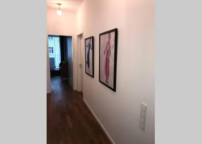 Apartamento 2 Bedroom Mauerpark-apartment, Mitte View Calendar *