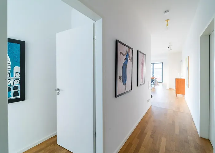 2 Bedroom Mauerpark-apartment, Mitte View Calendar *