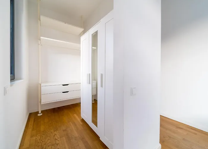 2 Bedroom Mauerpark-apartment, Mitte View Calendar Apartamento