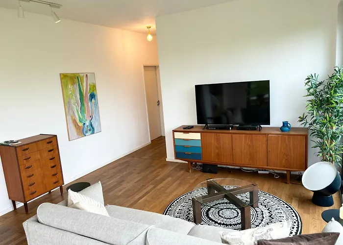 2 Bedroom Mauerpark-apartment, Mitte View Calendar * Berlin