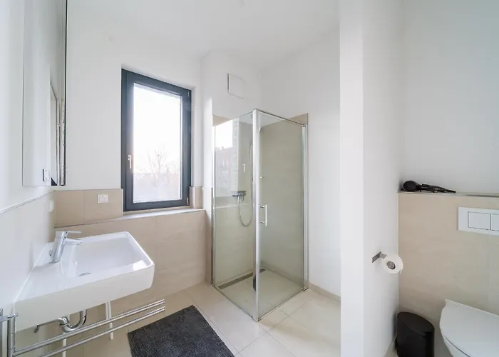 2 Bedroom Mauerpark-apartment, Mitte View Calendar Apartamento