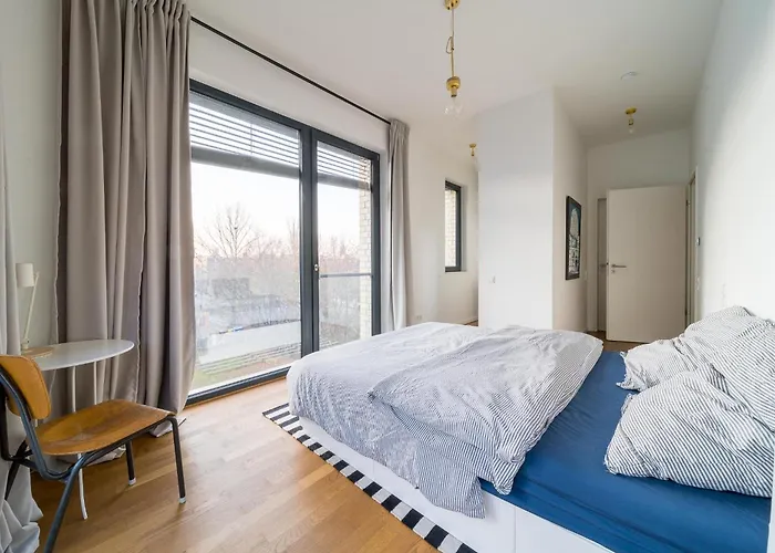 Apartman 2 Bedroom Mauerpark-apartment, Mitte View Calendar