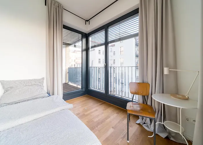 2 Bedroom Mauerpark-apartment, Mitte View Calendar Apartman *