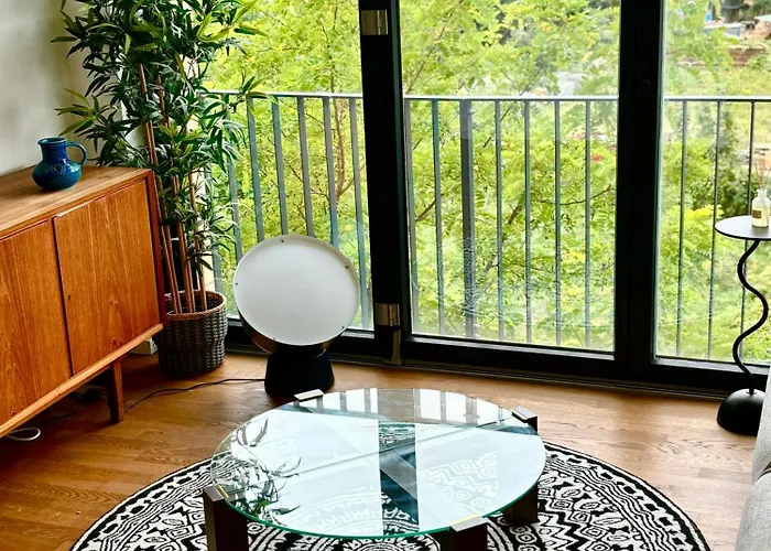 Apartman 2 Bedroom Mauerpark-apartment, Mitte View Calendar