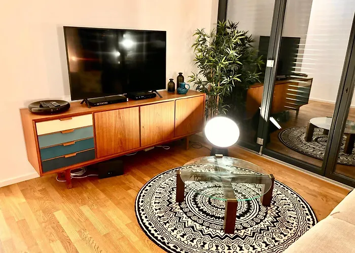 Apartman 2 Bedroom Mauerpark-apartment, Mitte View Calendar